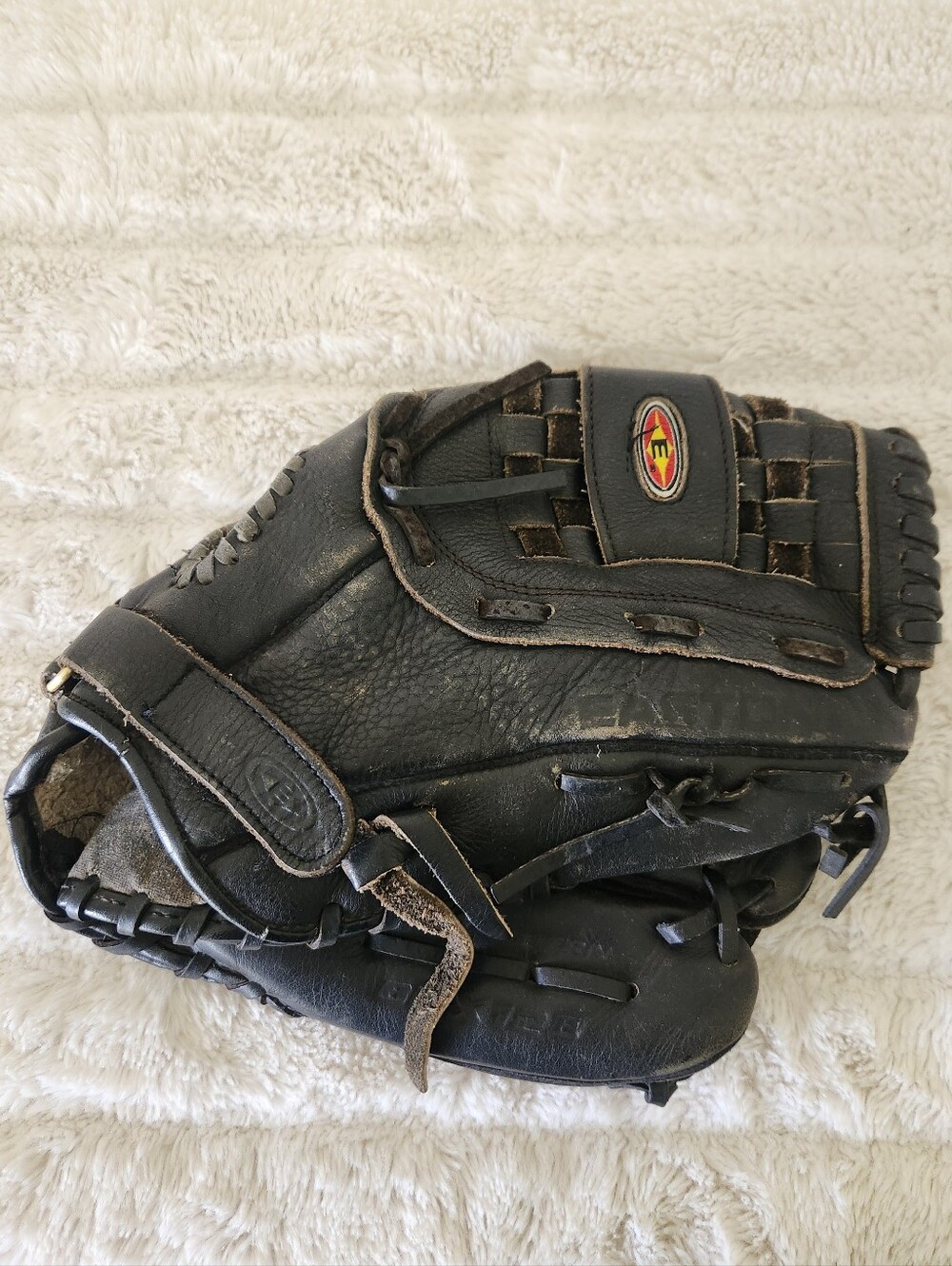 Black Magic Easton BMX128 all Leather Baseball/Softball Glove  12 inch